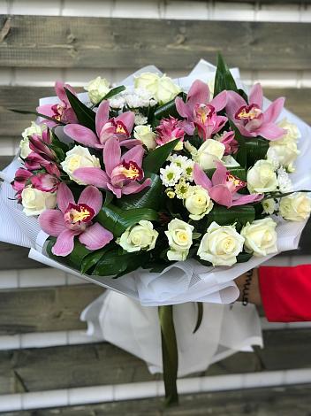 Букет цветов из: Розы и Хризантемы в Красном Маныче