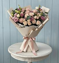 Букет цветов из:  Розы и Лизиантусы в Красном Маныче