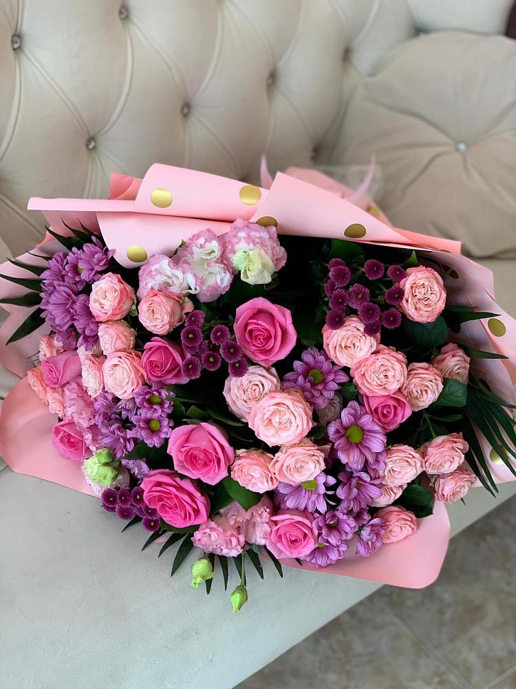 Букет цветов из: Хризантемы, Розы и Лизиантусы в Красном Маныче