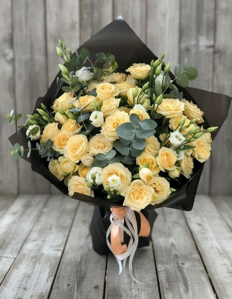 Букет цветов из: Розы и Лизиантусы в Красном Маныче