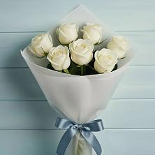 Букет 7 Белых роз Эдлесс Лав в Красном Маныче
