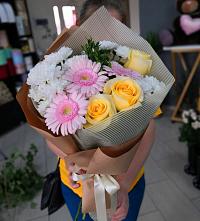 Букет цветов из:  Герберы, Розы и Хризантемы в Красном Маныче