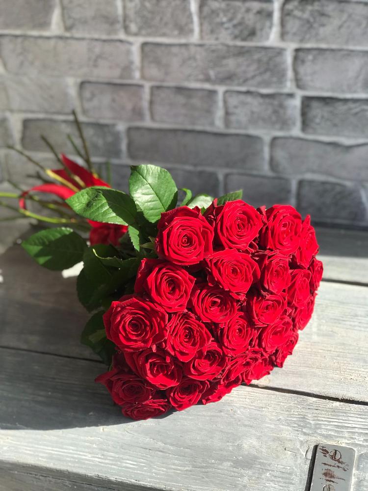 Букет Красные розы Фридом в Красном Маныче