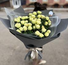Букет Белые кустовые розы Солинеро в Красном Маныче