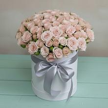 Цветочная композиция из Розы в шляпной коробке в Красном Маныче