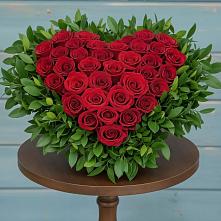 Цветочная композиция из Розы в виде сердца в Красном Маныче