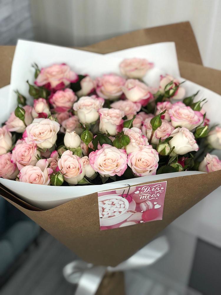 Букет цветов из: Розы в Красном Маныче