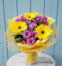 Букет цветов из:  Хризантемы и Герберы в Красном Маныче