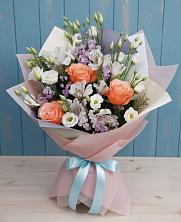 Букет цветов из:  Лизиантусы, Розы, Альстромерии и Гипсофила в Красном Маныче