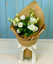 Букет цветов из:  Хризантемы и Лизиантусы в Красном Маныче