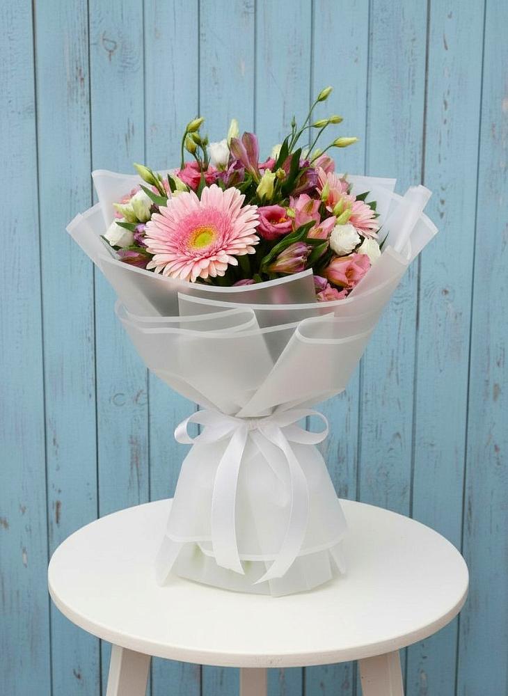 Букет цветов из: Герберы, Альстромерии и Лизиантусы в Красном Маныче