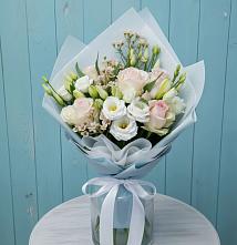 Букет цветов из:  Розы и Лизиантусы в Красном Маныче