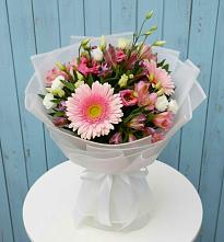 Букет цветов из:  Герберы, Альстромерии и Лизиантусы в Красном Маныче