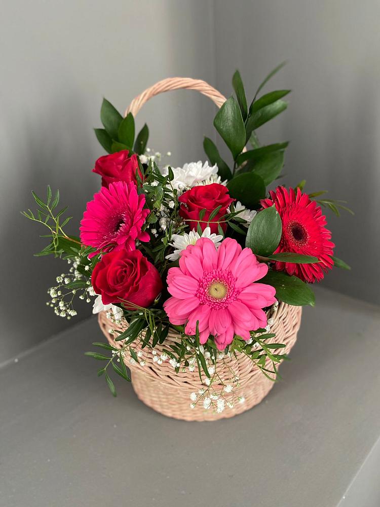 Цветочная композиция из Розы, Хризантемы и Герберы в корзине в Красном Маныче