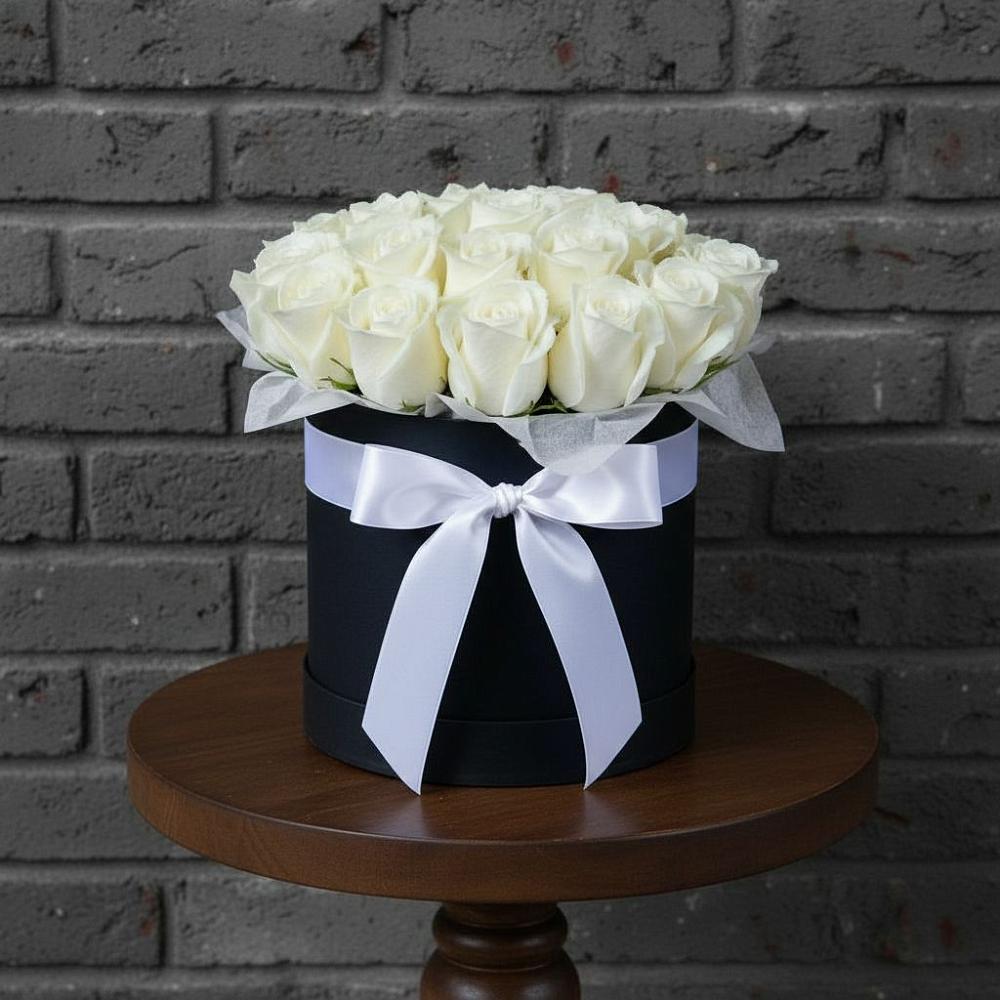 Цветочная композиция из Розы в шляпной коробке в Красном Маныче