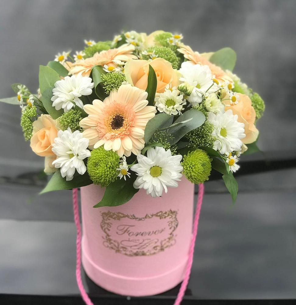 Цветочная композиция из Розы, Герберы и Хризантемы в шляпной коробке в Красном Маныче