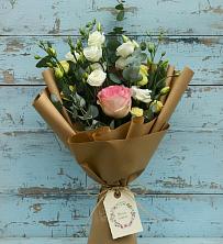 Букет цветов из:  Розы и Лизиантусы в Красном Маныче