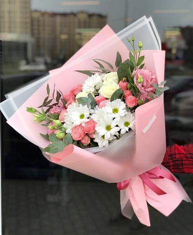 Букет цветов из: Розы, Лизиантусы и Хризантемы в Красном Маныче