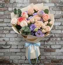 Букет цветов из:  Розы, Лизиантусы и Гвоздики #REPLACE_PRED# Красном Маныче