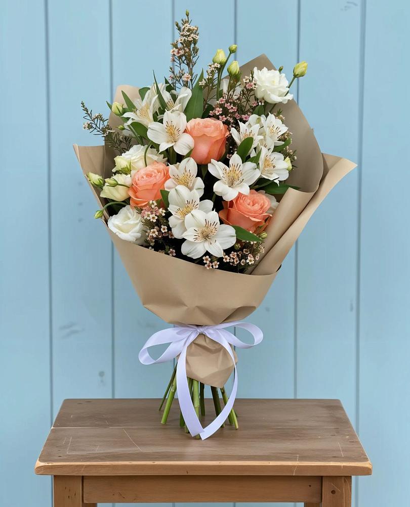 Букет цветов из: Альстромерии, Лизиантусы, Розы и Хризантемы в Красном Маныче