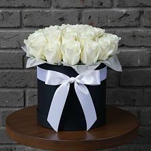 Цветочная композиция из Розы в шляпной коробке в Красном Маныче